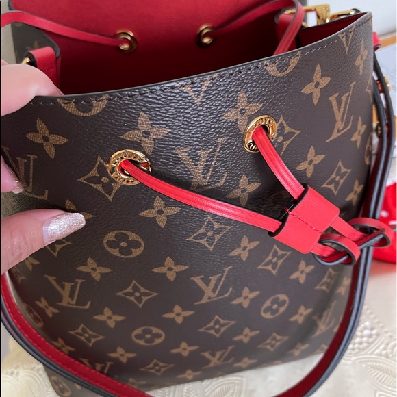 Louis Vuitton Neonoe - Picture 3 of 6